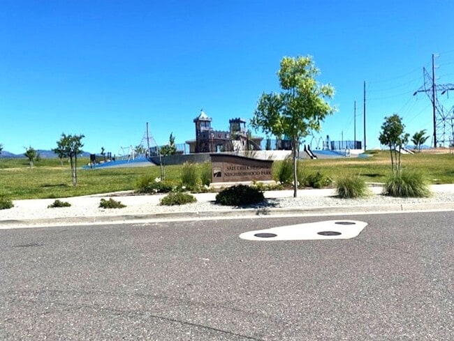 Building Photo - Holiday Move-In Special! $200 OFF 1st MONTH RENT!!