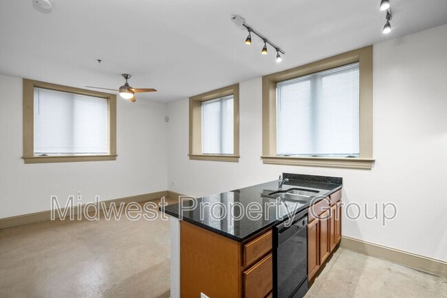 Building Photo - 4244 Chouteau Ave