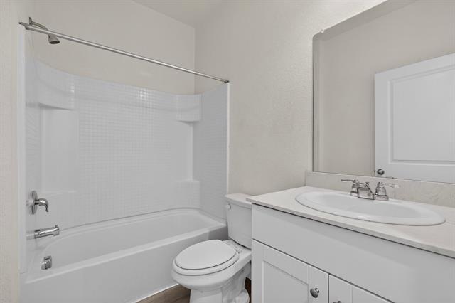 Building Photo - 702 Camden Dr