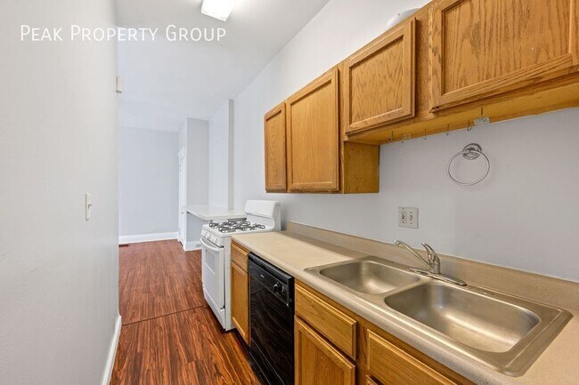 Building Photo - 494 Riddle Rd