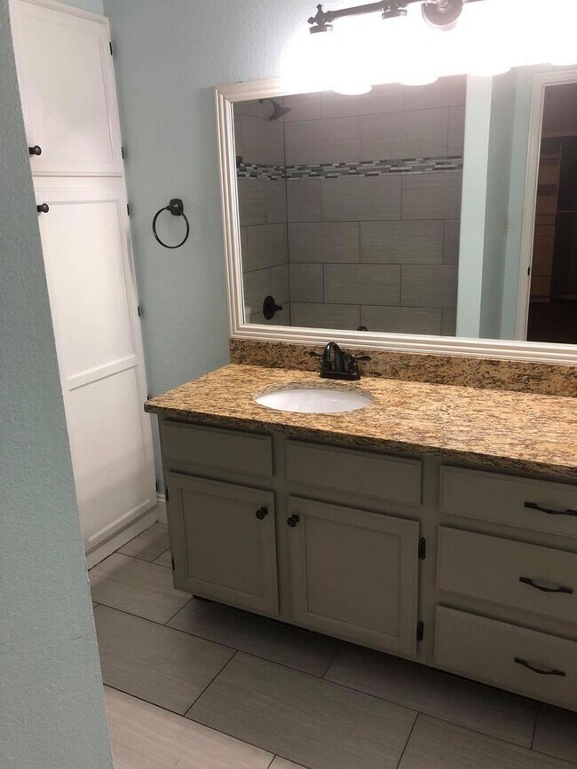 Building Photo - Bright 3 Bed, 2 Bath, Ranch-Style Home in South Fort Collins!