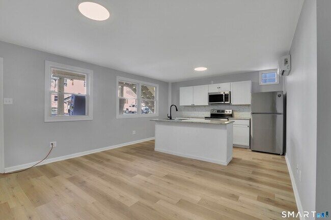 Building Photo - 196 Hartford Rd