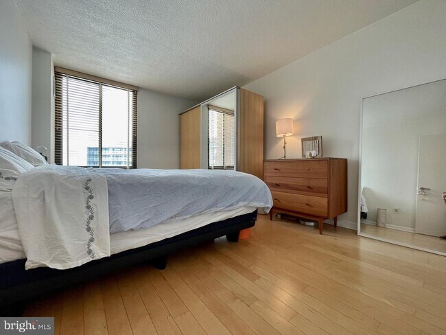 Building Photo - 1301 20th St NW