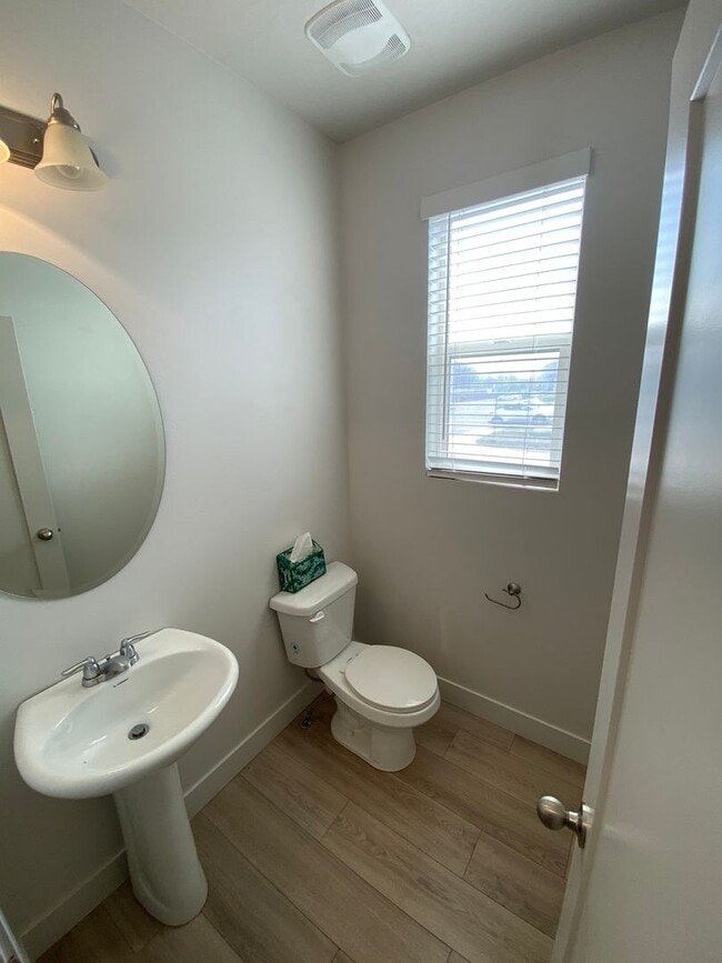 Building Photo - Beautiful House with basement apartment