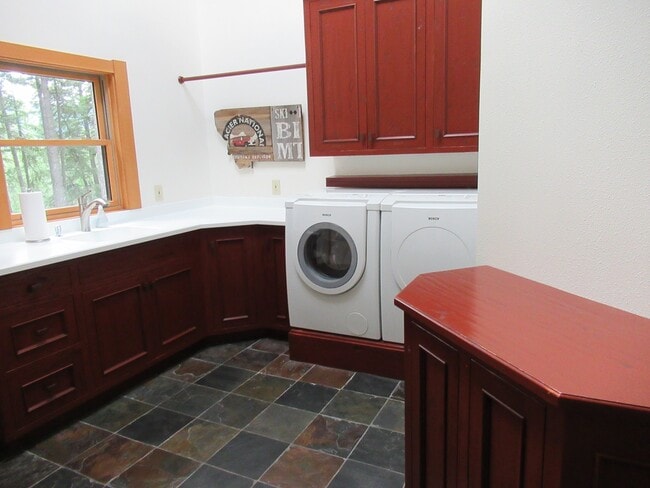 Building Photo - Hidden Whitefish Lake 3 bedroom Furnished ...