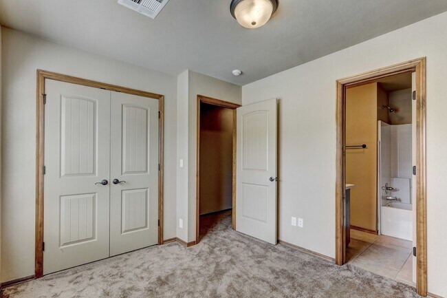 Building Photo - AVAILABLE 3-15-2020  FOR OCCUPANCY IN YUKON, MUSTANG SCHOOLS!