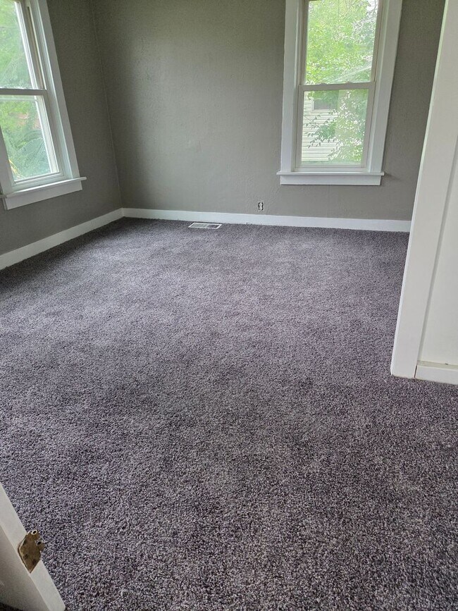 Building Photo - 2 BR/1 BA home