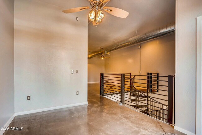 Building Photo - 914 E Osborn Rd