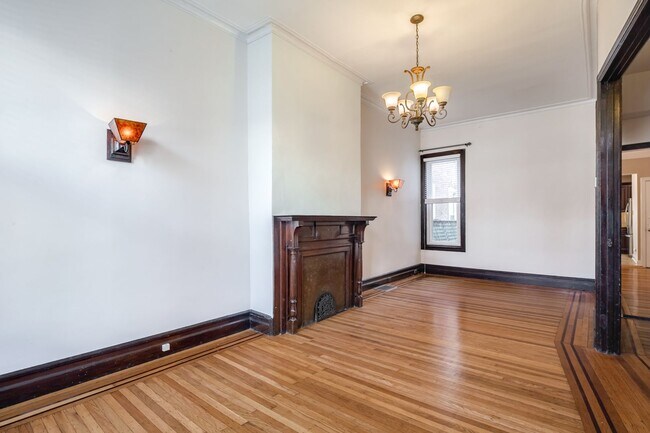Building Photo - Three Bed Fairmount Townhome
