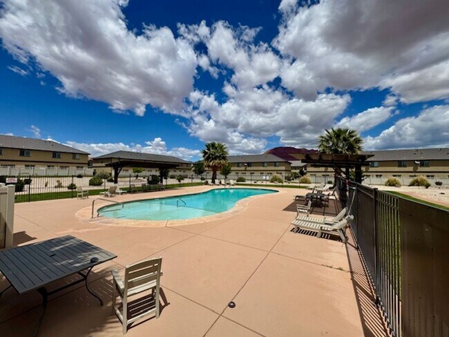 Building Photo - Blackhawk Townhome in Santa Clara