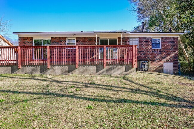 Building Photo - 367 Lady Guinevere Way