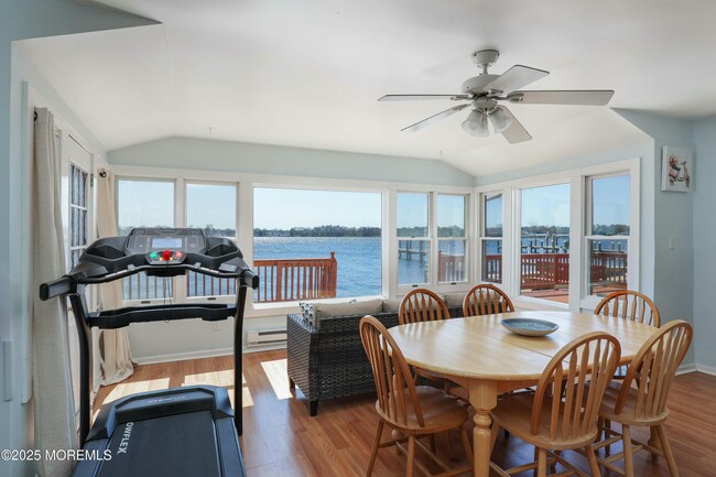 Building Photo - 44 Island Dr