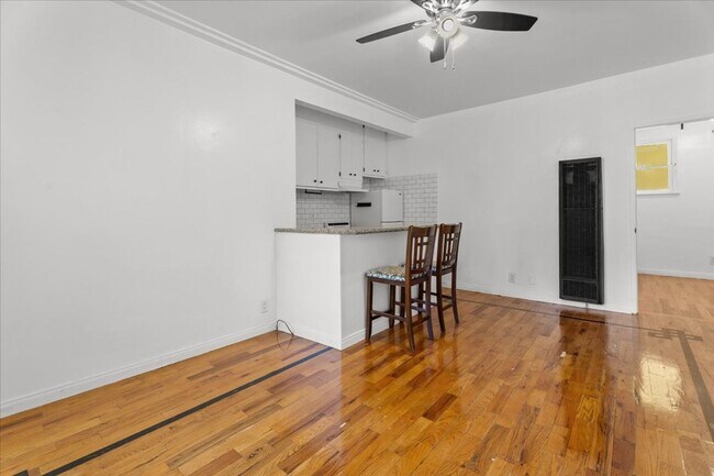 Building Photo - BEAUTIFUL FRENCH NORMANDY STYLE 1BR UNIT