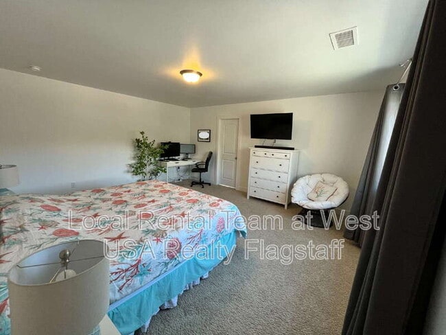 Building Photo - 2705 W Windtree Dr