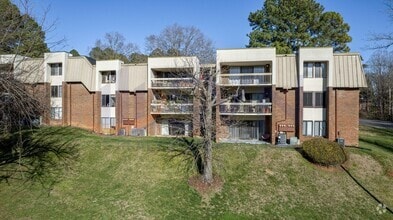 Building Photo - Charming 2-Bedroom Condo for Rent in Chape...