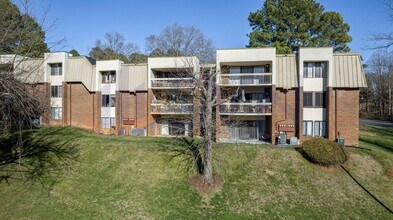 Building Photo - Charming 2-Bedroom Condo for Rent in Chape...