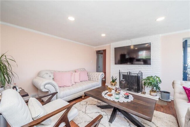 Building Photo - 4915 Brownsville Rd