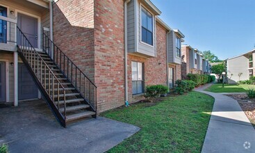 Building Photo - 17331 Red Oak Dr