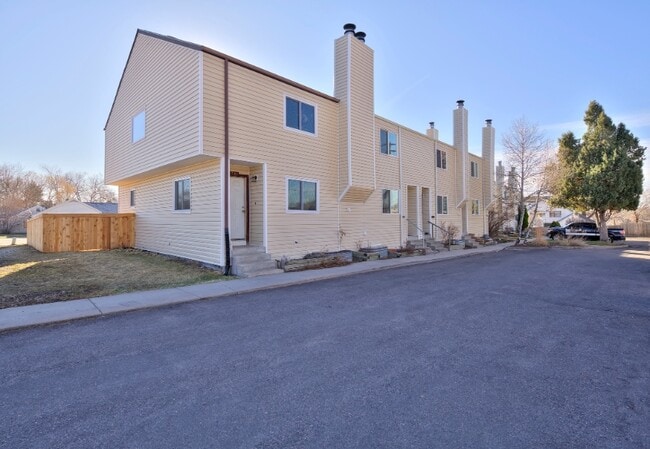 Building Photo - 1295 Benton St