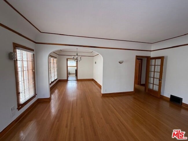 Building Photo - 830 S Detroit St