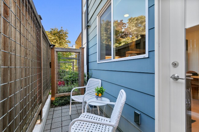 Building Photo - 114A 20th Ave