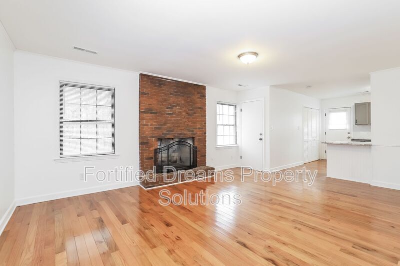 Building Photo - 2732 Knob Hill Dr