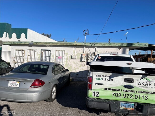 Building Photo - 705 Morgan Ave