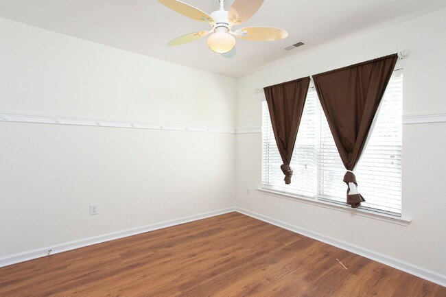 Building Photo - Nice house in SW Durham with fenced yard and scenic view!