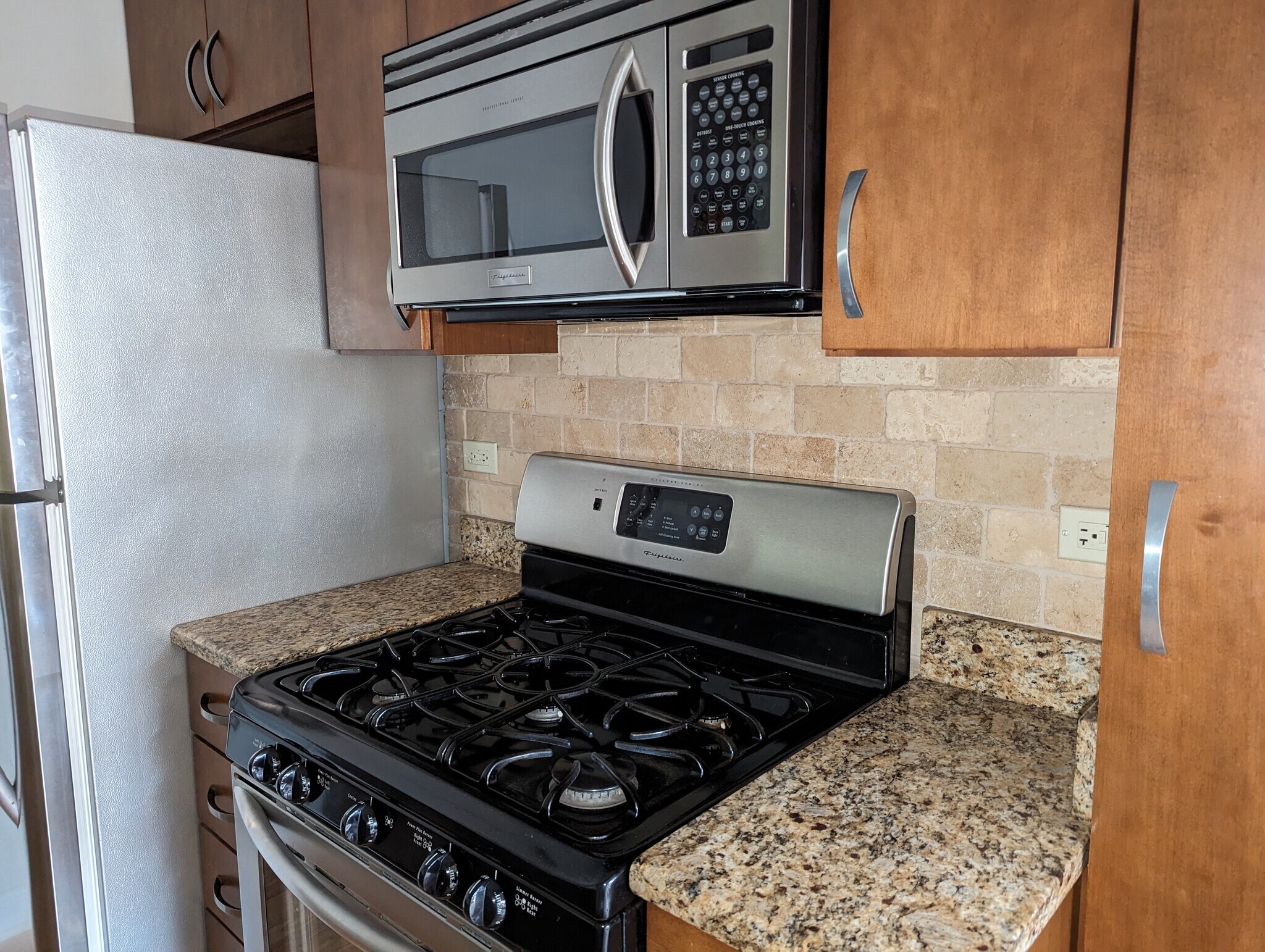 Building Photo - 3808 N Marshfield Ave