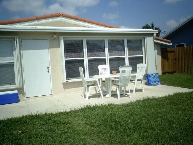 Building Photo - 2710 Thomas St