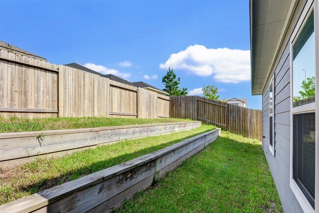 Building Photo - 40735 Gate Ridge Dr