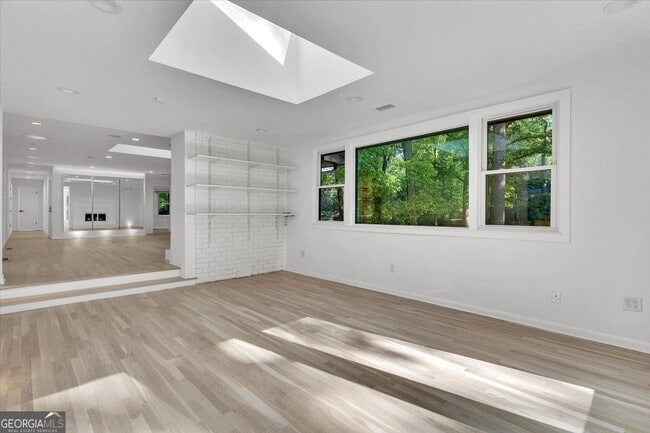 Building Photo - 2605 McKinnon Dr