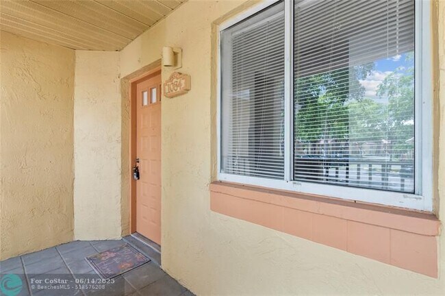 Building Photo - 1084 Coral Club Dr