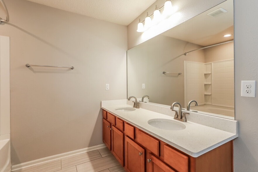 Building Photo - 3664 Summit Oaks Dr