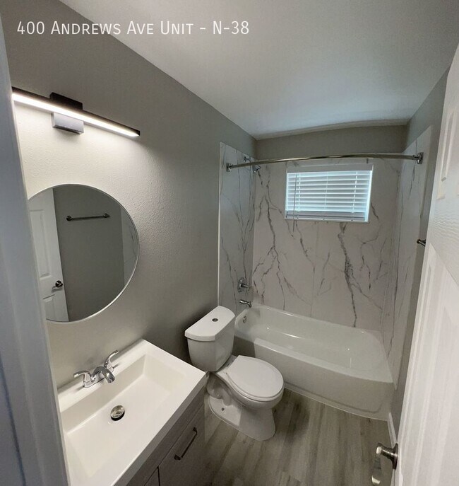 Building Photo - Ask about move in specials