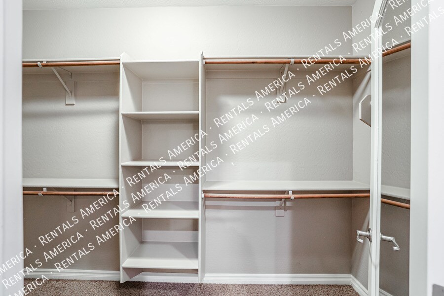 Building Photo - 613 W San Carlos Way
