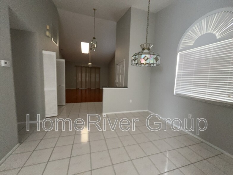 Building Photo - 5508 Salem Square Dr S