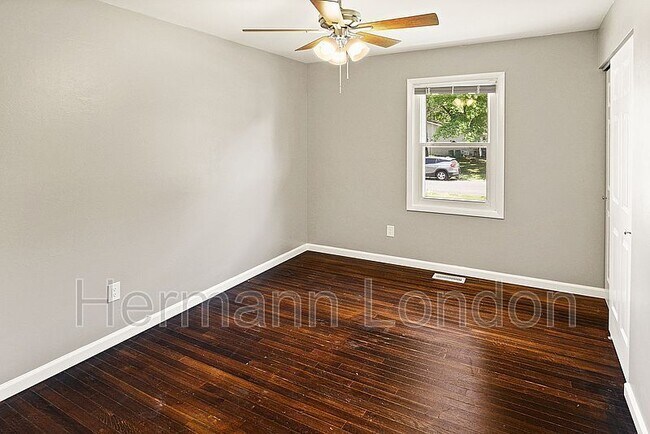 Building Photo - 2365 N Pointe Ln