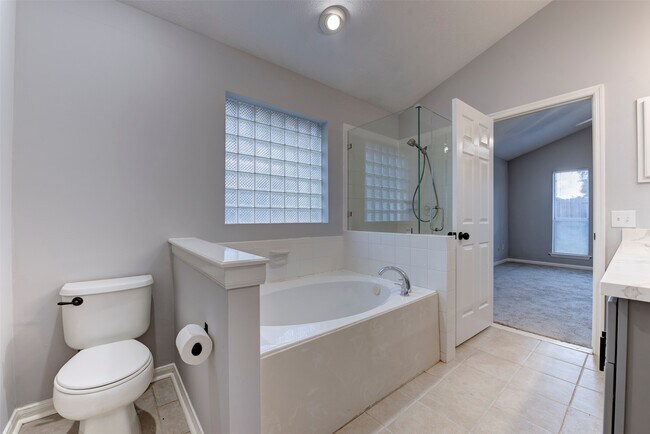 Building Photo - 9026 Eaglecove Dr