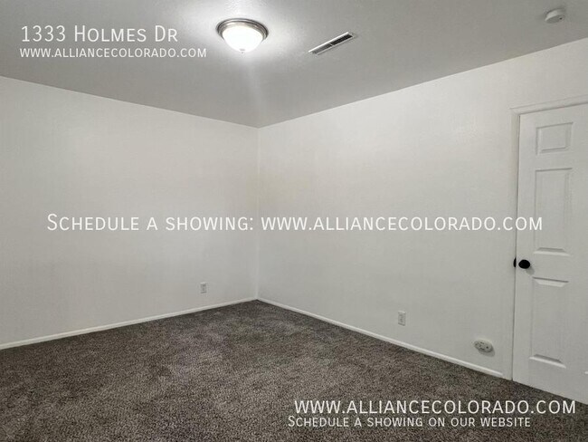 Building Photo - 1333 Holmes Dr