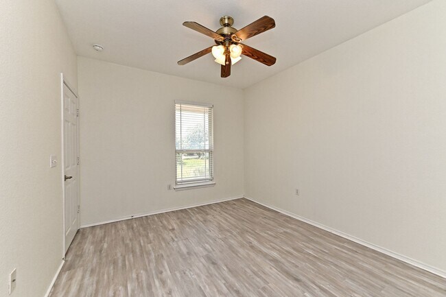 Building Photo - 111 Nassau Cir