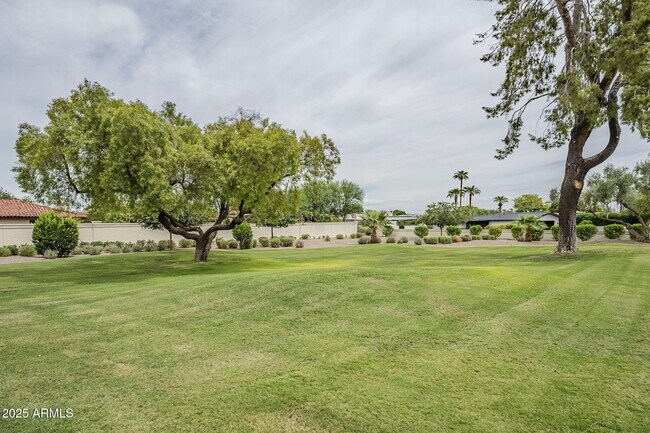 Building Photo - 7322 E Sierra Vista Dr