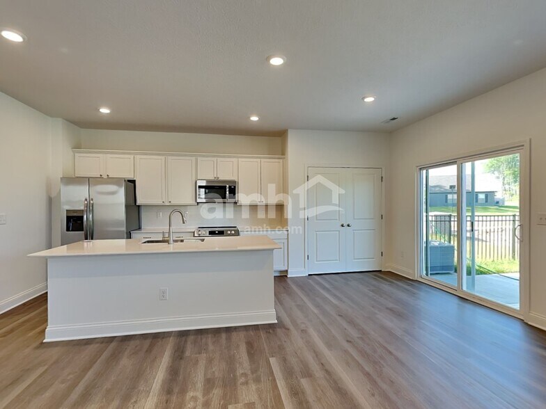 Building Photo - 9038 Lucy Dr