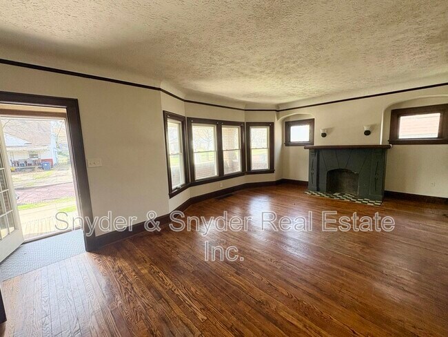 Building Photo - 245-247 Oakdale Ave.