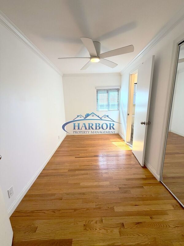 Building Photo - 827 W 22nd St