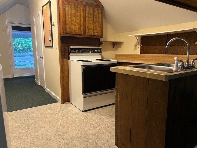 Building Photo - 120 Bond Rd