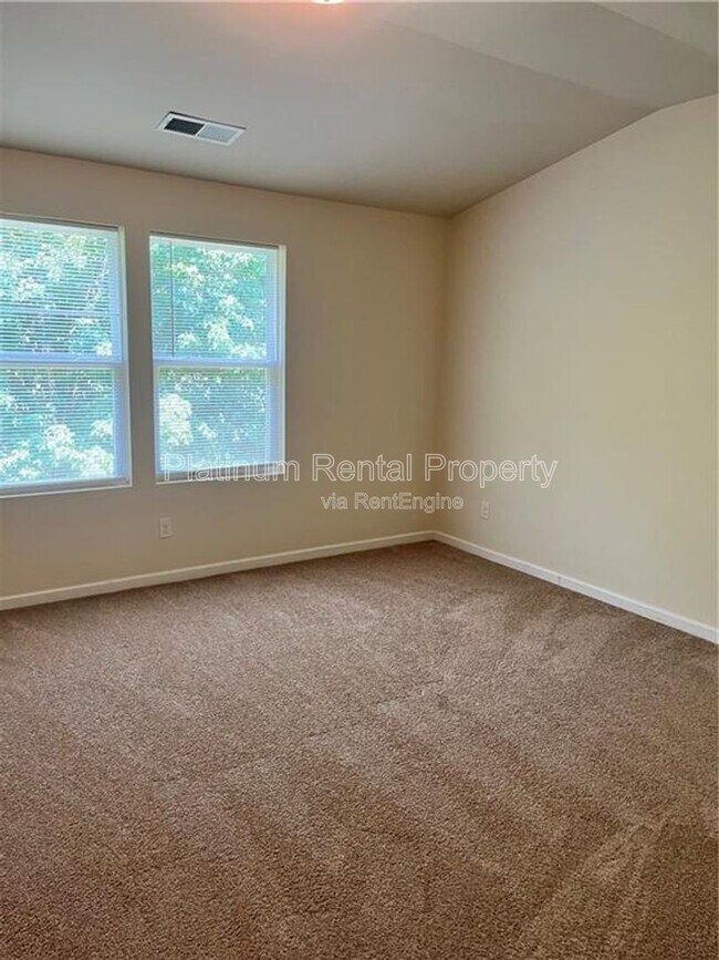 Building Photo - 2056 Belmont Cir NE