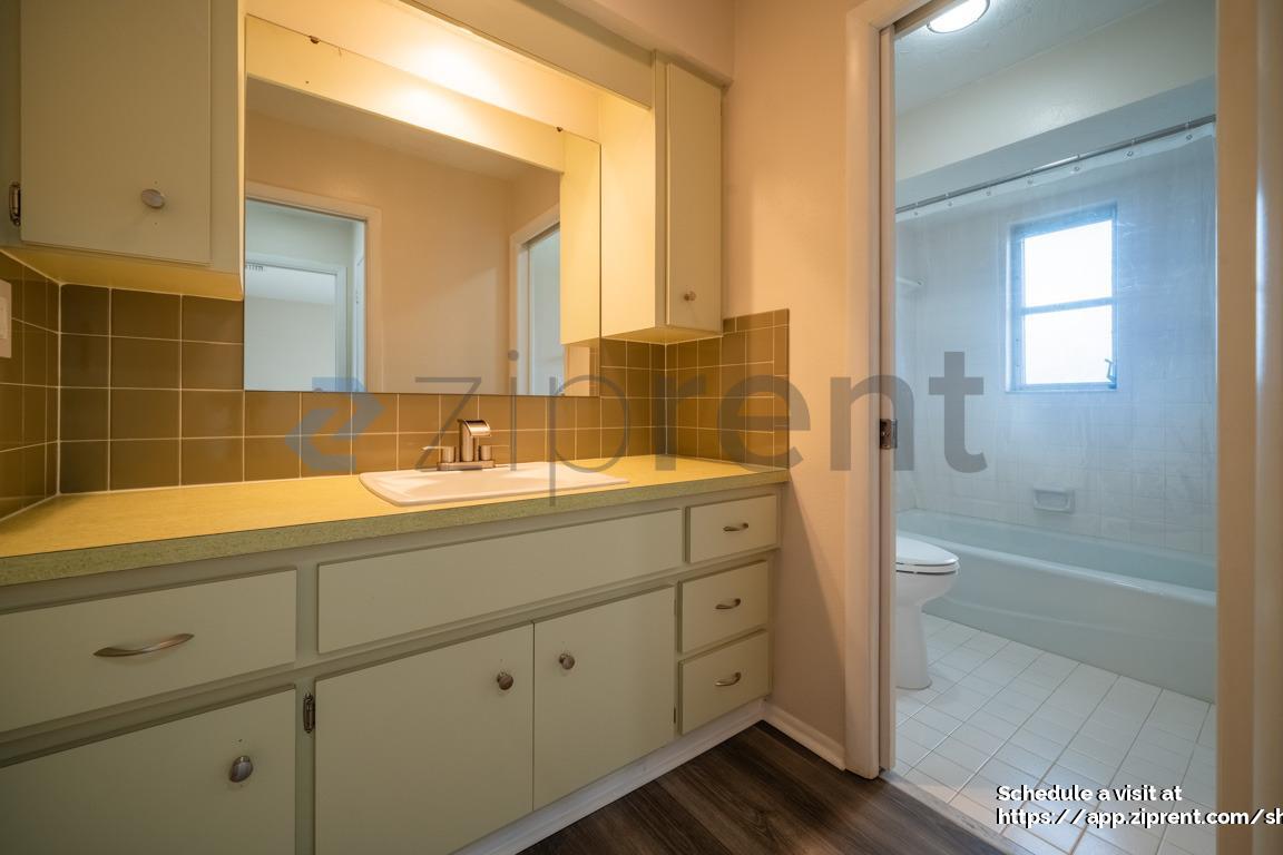 Building Photo - 468 Laurencin Dr