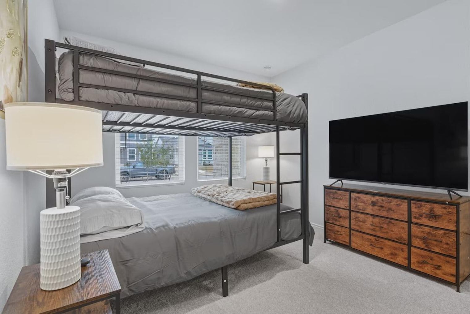 Building Photo - 591 Sormonne Lp