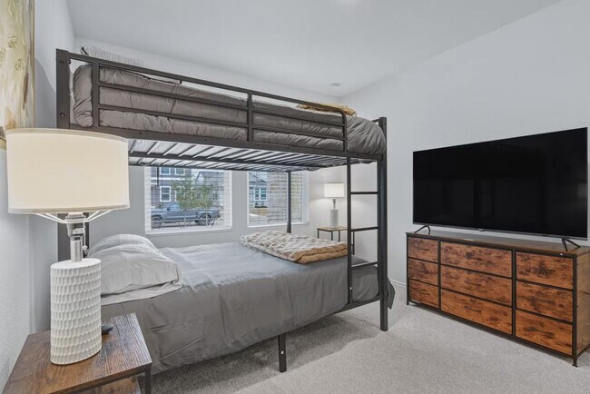 Building Photo - 591 Sormonne Lp